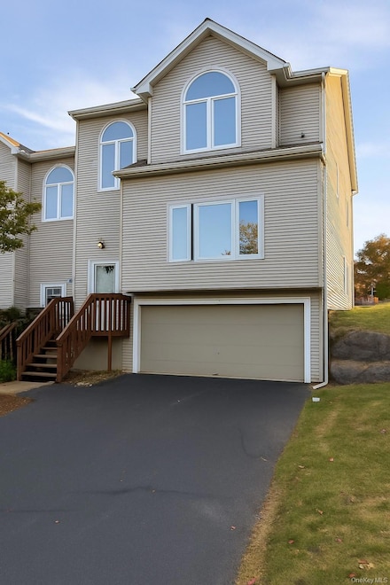 3 Highview Ct, Highland Mills, NY 10930