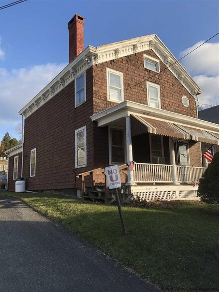 56 North St, Catskill, NY 12414