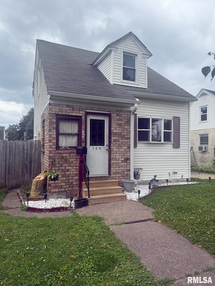129 S Birchwood Ave, Davenport, IA 52802