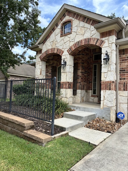 9024 S Comanche Cir, Willis, TX 77378