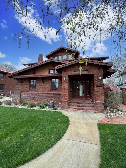 1124 N Saint Joseph Ave, Hastings, NE 68901