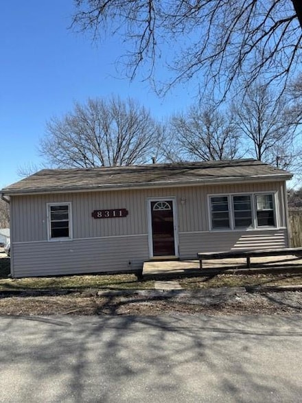8311 Tracy Ave, Kansas City, MO 64131