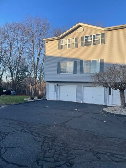 35 Waters Edge, Ludlow, MA 01056