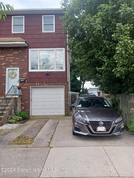 178 Weed Ave, Staten Island, NY 10306