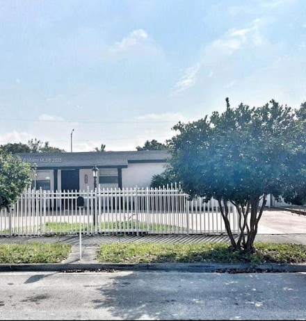 3469 W 14th Ln, Hialeah, FL 33012
