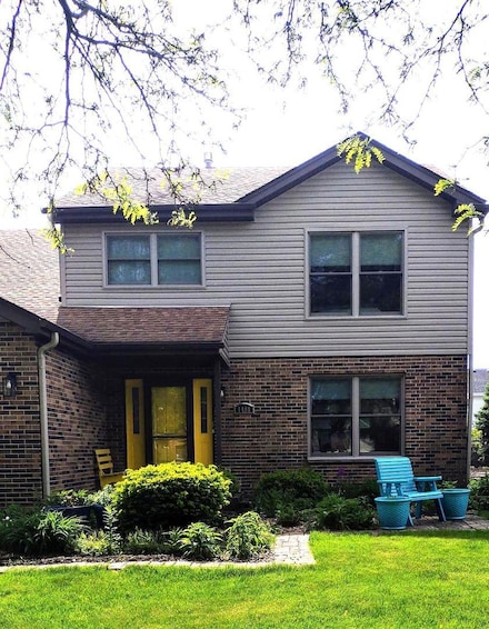 1498 Kingston Ct, Des Plaines, IL 60018