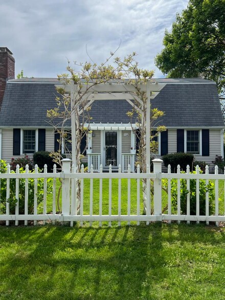 114 Stoney Cliff Rd, Centerville, MA 02632