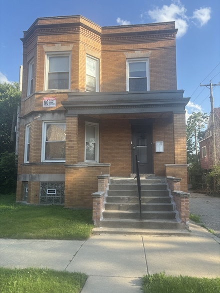 321 E 70th St Unit 2, Chicago, IL 60637
