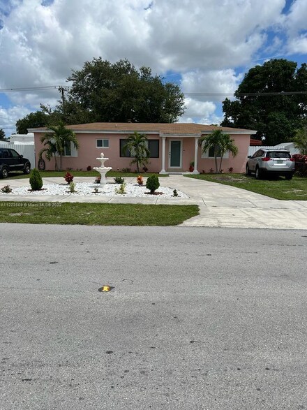 2845 NW 163rd St, Opa Locka, FL 33054