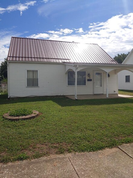 512 E 4th St, Waverly, OH 45690