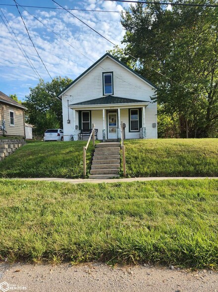 408 Benton Ave W, Albia, IA 52531