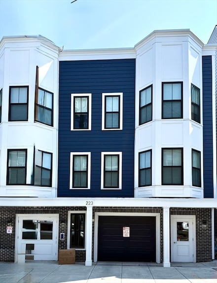 223 Saratoga St Unit 203, Boston, MA 02128