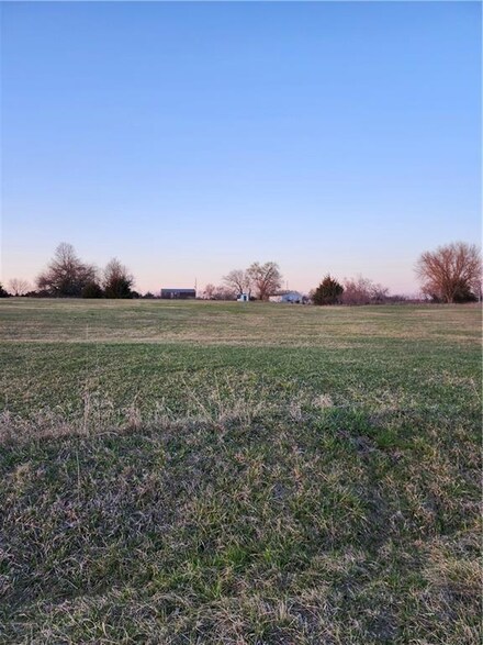 9 Pheasant Run, Linn Valley, KS 66040
