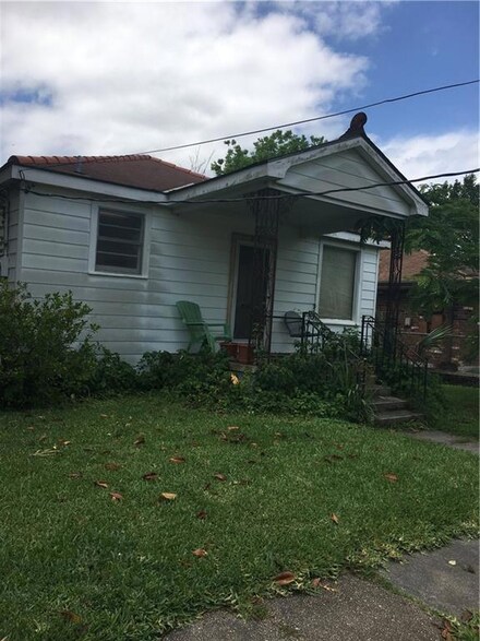 320 Labarre Dr, Metairie, LA 70001