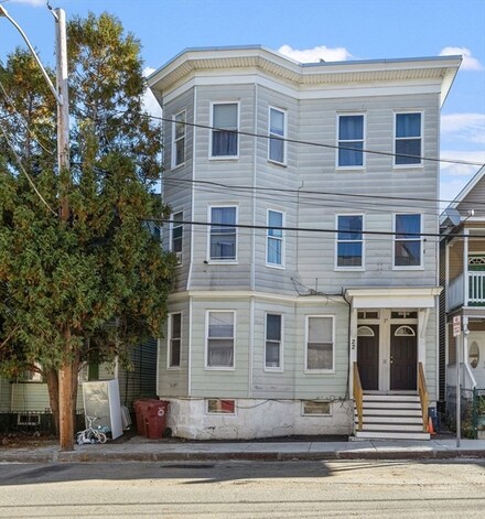 22 Linden St, Lowell, MA 01852
