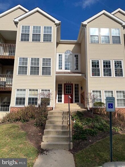 304 Juneberry Way Unit 1A, Glen Burnie, MD 21061