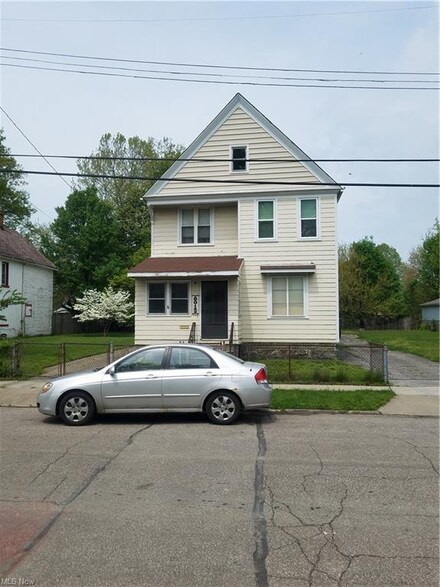 8013 Korman Ave, Cleveland, OH 44103