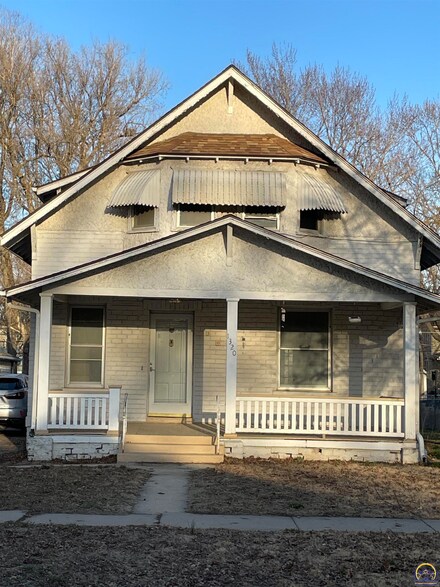 1320 SW MacVicar Ave, Topeka, KS 66604
