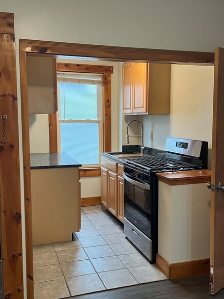 35 Oxford St Unit 2, Fall River, MA 02721