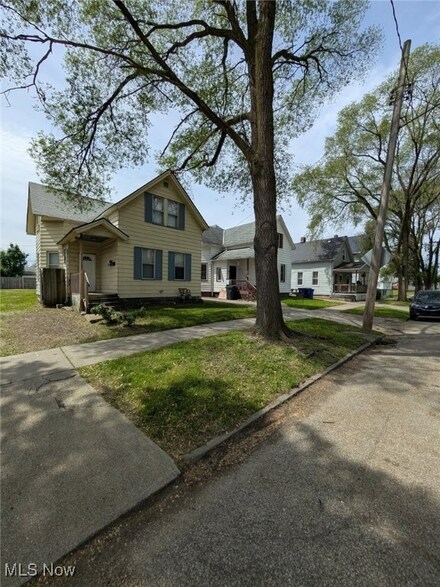 4145 Hyde Ave, Cleveland, OH 44109