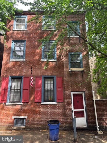 105 N Mole St, Philadelphia, PA 19102