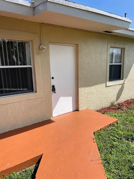 2431 Plunkett St, Hollywood, FL 33020