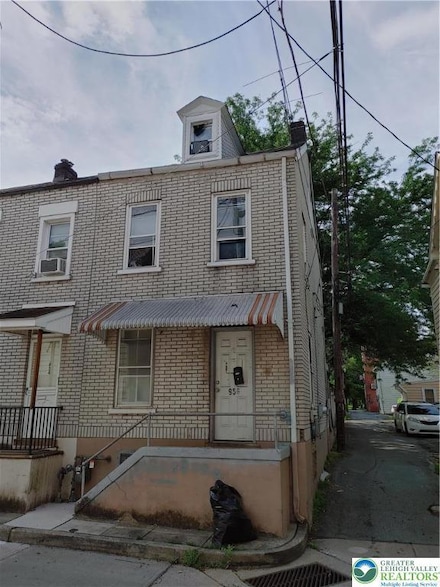 956 Oak St, Allentown, PA 18102