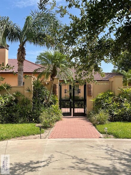 108 Plantation Dr, Olmito, TX 78575