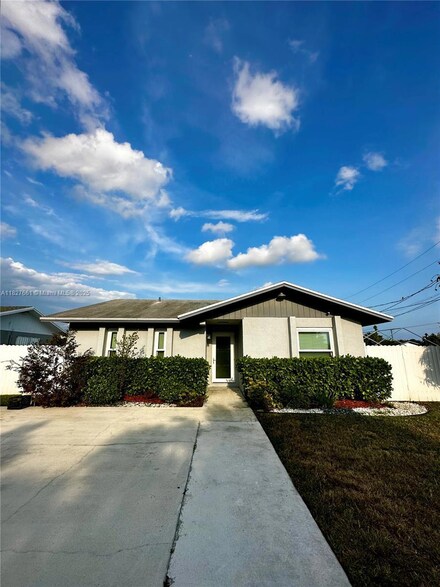 18155 SW 105th Ave, Miami, FL 33157