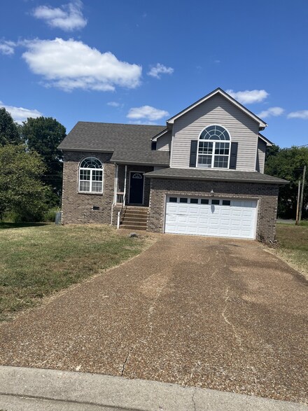 6141 Steve Scarlett Place, La Vergne, TN 37086