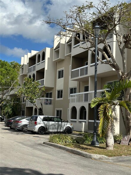 7701 Camino Real Unit A401, Miami, FL 33143