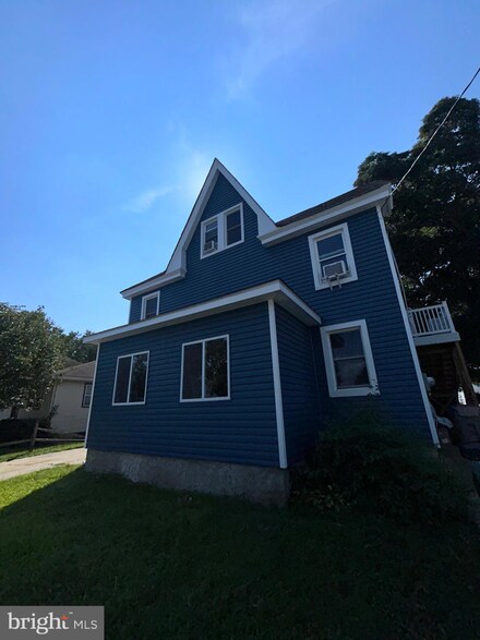 240 Billings Ave, Paulsboro, NJ 08066