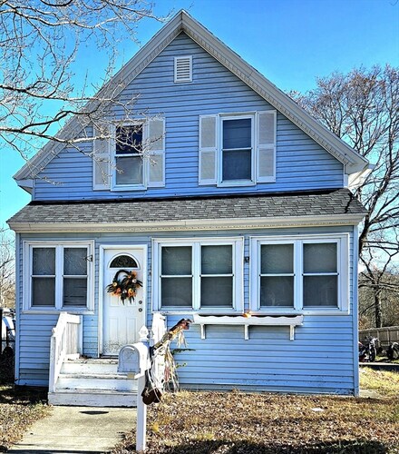 24 Williams Ave, Taunton, MA 02780