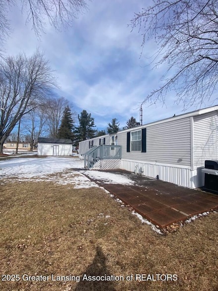 547 Norvell Beach Dr, Brooklyn, MI 49230