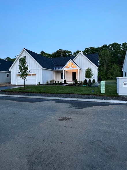 17 Woodstone Dr Unit A2, York, ME 03909