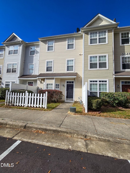 8641 Neuse Club Ln, Raleigh, NC 27616