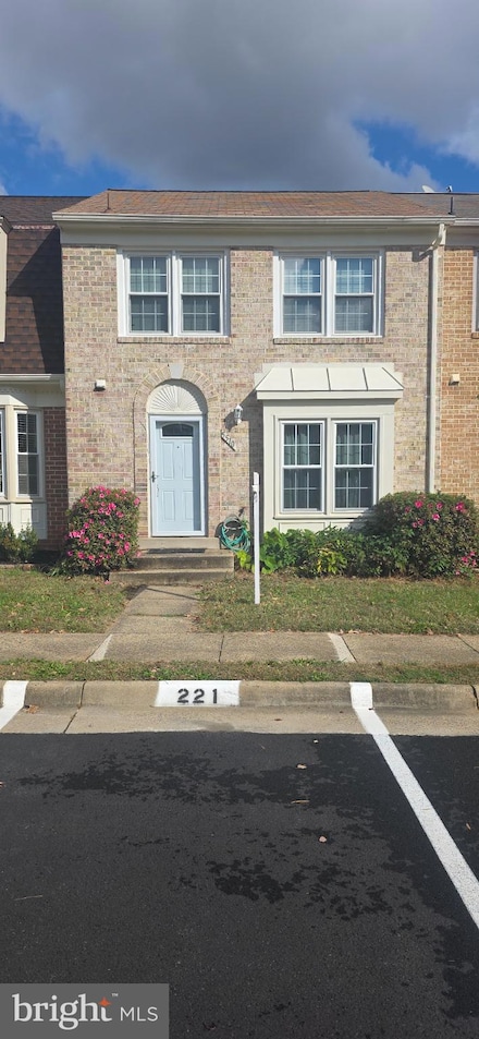 5510 La Cross Ct, Fairfax, VA 22032