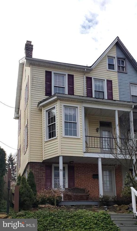 51 Valley St, Glen Rock, PA 17327