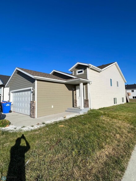 1501 69th Ave S, Fargo, ND 58104