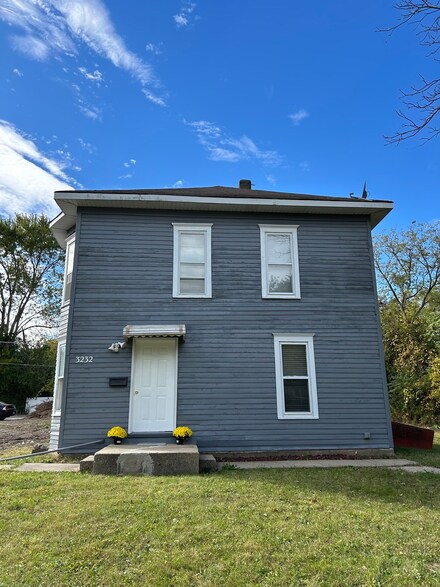3232 Gilead Ave, Zion, IL 60099