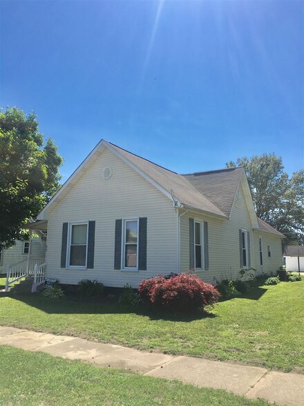 212 S Jefferson St, Worthington, IN 47471