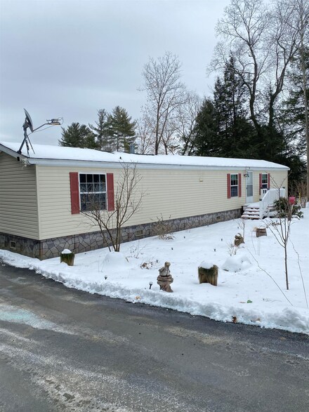 56 Middle Oxbow Rd, Hinsdale, NH 03451