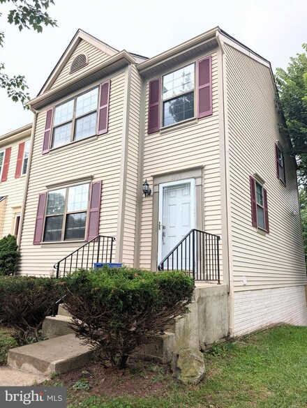 6026 Little Brook Ct, Clifton, VA 20124