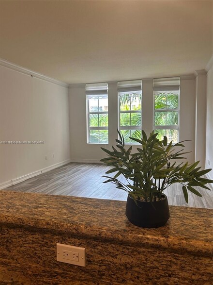3001 NE 185th St Unit 418, Miami, FL 33180