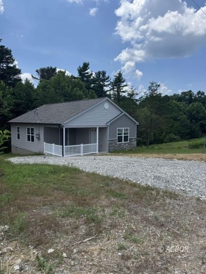 342 Elm St, New Straitsville, OH 43766