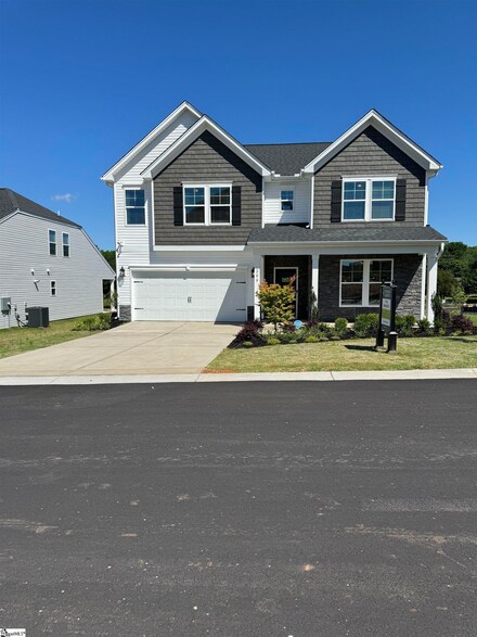 200 Forestglade Ln, Simpsonville, SC 29680