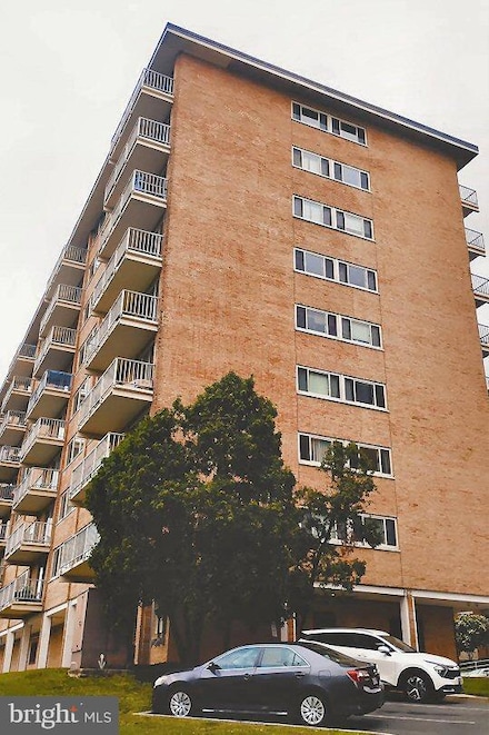 4520 King St Unit 205, Alexandria, VA 22302