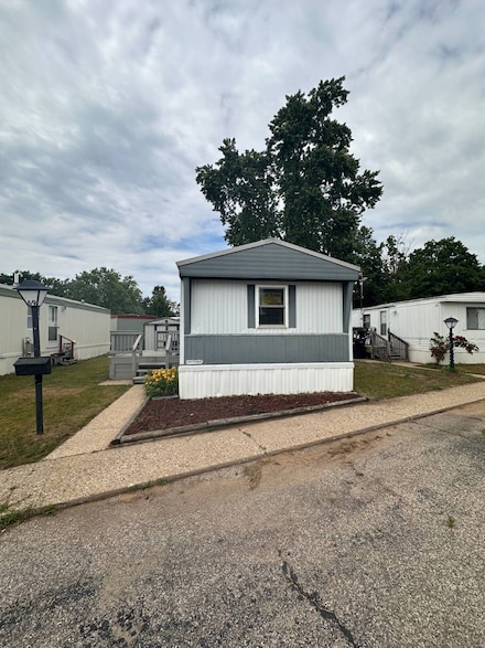 69 Betsie River St SW, Grand Rapids, MI 49548