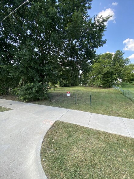 1536 Caldwell St, Dallas, TX 75223
