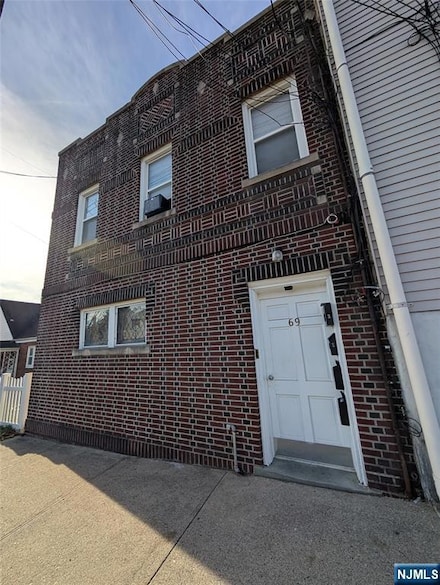 69 Charles St, Lodi, NJ 07644